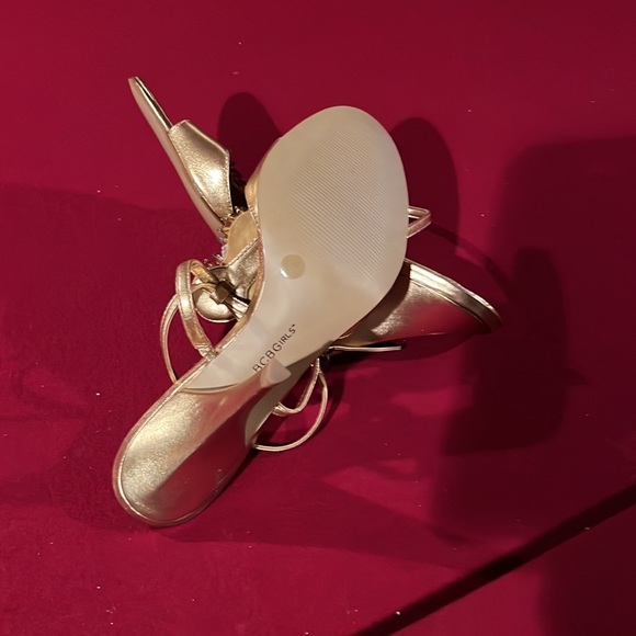 Shoes - Picture 4 of 4